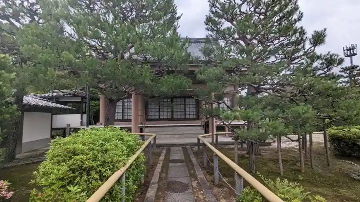 石塔寺の本殿・本堂