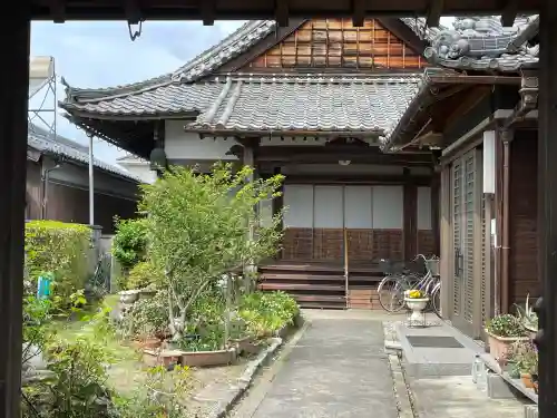 法性寺の{uncategorized: "未分類", other: "その他", undefined: "問題あり", building: "その他建物", grave: "お墓", sacred_gate: "鳥居", guardian: "狛犬", statue: "像", buddha: "仏像", history: "歴史", nature: "自然", garden: "庭園", animal: "動物", pagoda: "塔", temizu: "手水舎", mountain_gate: "山門・神門", sanctuary: "本殿・本堂", subordinate: "末社・摂社", art: "芸術", scenery: "景色", jizo: "地蔵", ema: "絵馬", goshuin: "御朱印", omikuji: "おみくじ", items: "授与品その他", amulet: "お守り", goshuincho: "御朱印帳", eats: "食事", festival: "お祭り", votive_dance: "神楽", shichigosan: "七五三参", wedding: "結婚式", experience: "体験その他", initially: "初詣", around: "周辺", anti_infection: "感染症対策"}