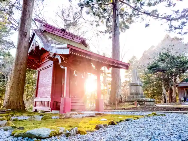 尻岸内八幡神社の末社・摂社