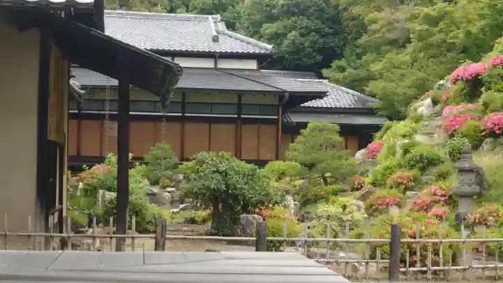 智積院の{uncategorized: "未分類", other: "その他", undefined: "問題あり", building: "その他建物", grave: "お墓", sacred_gate: "鳥居", guardian: "狛犬", statue: "像", buddha: "仏像", history: "歴史", nature: "自然", garden: "庭園", animal: "動物", pagoda: "塔", temizu: "手水舎", mountain_gate: "山門・神門", sanctuary: "本殿・本堂", subordinate: "末社・摂社", art: "芸術", scenery: "景色", jizo: "地蔵", ema: "絵馬", goshuin: "御朱印", omikuji: "おみくじ", items: "授与品その他", amulet: "お守り", goshuincho: "御朱印帳", eats: "食事", festival: "お祭り", votive_dance: "神楽", shichigosan: "七五三参", wedding: "結婚式", experience: "体験その他", initially: "初詣", around: "周辺", anti_infection: "感染症対策"}