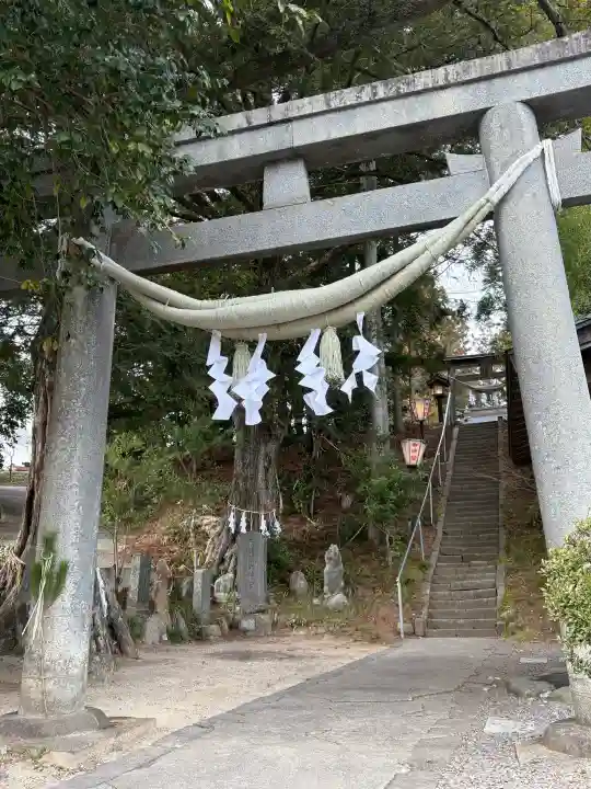 鹿島神社の{uncategorized: "未分類", other: "その他", undefined: "問題あり", building: "その他建物", grave: "お墓", sacred_gate: "鳥居", guardian: "狛犬", statue: "像", buddha: "仏像", history: "歴史", nature: "自然", garden: "庭園", animal: "動物", pagoda: "塔", temizu: "手水舎", mountain_gate: "山門・神門", sanctuary: "本殿・本堂", subordinate: "末社・摂社", art: "芸術", scenery: "景色", jizo: "地蔵", ema: "絵馬", goshuin: "御朱印", omikuji: "おみくじ", items: "授与品その他", amulet: "お守り", goshuincho: "御朱印帳", eats: "食事", festival: "お祭り", votive_dance: "神楽", shichigosan: "七五三参", wedding: "結婚式", experience: "体験その他", initially: "初詣", around: "周辺", anti_infection: "感染症対策"}
