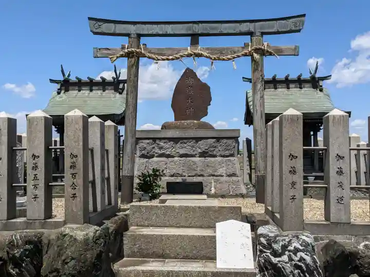 熱田社(福屋)の{uncategorized: "未分類", other: "その他", undefined: "問題あり", building: "その他建物", grave: "お墓", sacred_gate: "鳥居", guardian: "狛犬", statue: "像", buddha: "仏像", history: "歴史", nature: "自然", garden: "庭園", animal: "動物", pagoda: "塔", temizu: "手水舎", mountain_gate: "山門・神門", sanctuary: "本殿・本堂", subordinate: "末社・摂社", art: "芸術", scenery: "景色", jizo: "地蔵", ema: "絵馬", goshuin: "御朱印", omikuji: "おみくじ", items: "授与品その他", amulet: "お守り", goshuincho: "御朱印帳", eats: "食事", festival: "お祭り", votive_dance: "神楽", shichigosan: "七五三参", wedding: "結婚式", experience: "体験その他", initially: "初詣", around: "周辺", anti_infection: "感染症対策"}