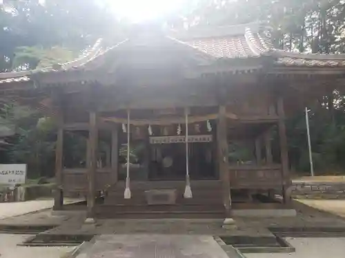 射手引神社の本殿