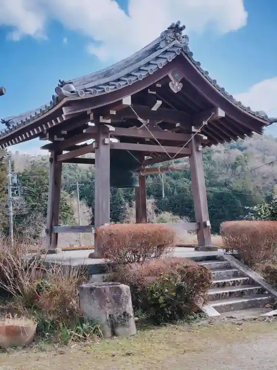青蓮寺の{uncategorized: "未分類", other: "その他", undefined: "問題あり", building: "その他建物", grave: "お墓", sacred_gate: "鳥居", guardian: "狛犬", statue: "像", buddha: "仏像", history: "歴史", nature: "自然", garden: "庭園", animal: "動物", pagoda: "塔", temizu: "手水舎", mountain_gate: "山門・神門", sanctuary: "本殿・本堂", subordinate: "末社・摂社", art: "芸術", scenery: "景色", jizo: "地蔵", ema: "絵馬", goshuin: "御朱印", omikuji: "おみくじ", items: "授与品その他", amulet: "お守り", goshuincho: "御朱印帳", eats: "食事", festival: "お祭り", votive_dance: "神楽", shichigosan: "七五三参", wedding: "結婚式", experience: "体験その他", initially: "初詣", around: "周辺", anti_infection: "感染症対策"}