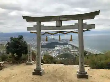 高屋神社の{uncategorized: "未分類", other: "その他", undefined: "問題あり", building: "その他建物", grave: "お墓", sacred_gate: "鳥居", guardian: "狛犬", statue: "像", buddha: "仏像", history: "歴史", nature: "自然", garden: "庭園", animal: "動物", pagoda: "塔", temizu: "手水舎", mountain_gate: "山門・神門", sanctuary: "本殿・本堂", subordinate: "末社・摂社", art: "芸術", scenery: "景色", jizo: "地蔵", ema: "絵馬", goshuin: "御朱印", omikuji: "おみくじ", items: "授与品その他", amulet: "お守り", goshuincho: "御朱印帳", eats: "食事", festival: "お祭り", votive_dance: "神楽", shichigosan: "七五三参", wedding: "結婚式", experience: "体験その他", initially: "初詣", around: "周辺", anti_infection: "感染症対策"}