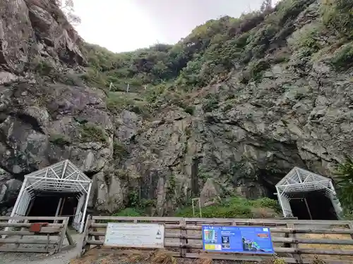 御厨人窟・神明窟(高知県)