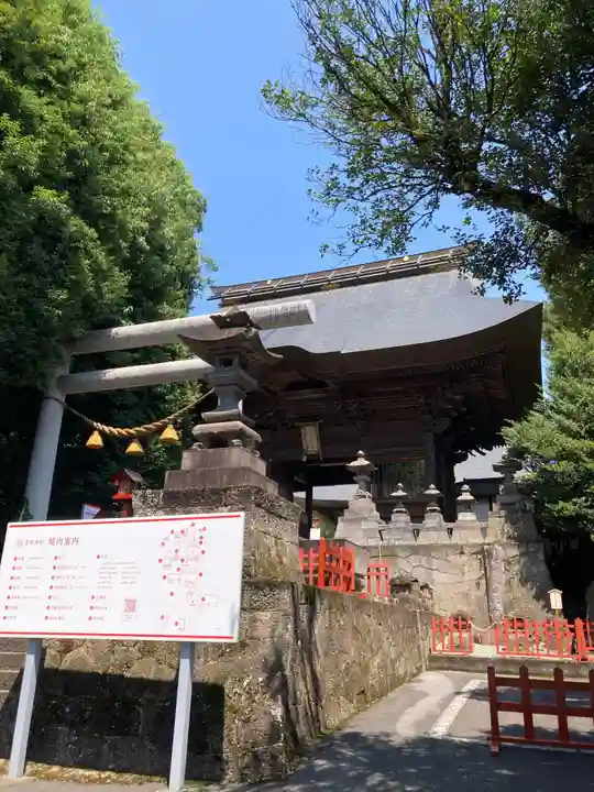 産泰神社の山門・神門