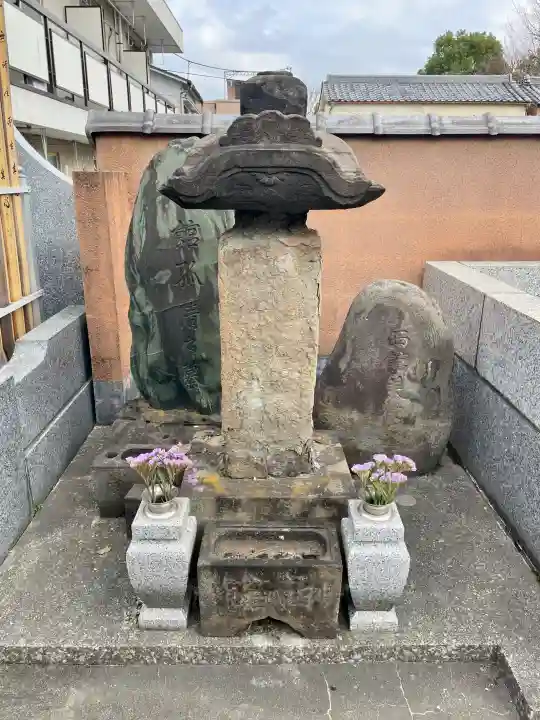 長寿寺の{uncategorized: "未分類", other: "その他", undefined: "問題あり", building: "その他建物", grave: "お墓", sacred_gate: "鳥居", guardian: "狛犬", statue: "像", buddha: "仏像", history: "歴史", nature: "自然", garden: "庭園", animal: "動物", pagoda: "塔", temizu: "手水舎", mountain_gate: "山門・神門", sanctuary: "本殿・本堂", subordinate: "末社・摂社", art: "芸術", scenery: "景色", jizo: "地蔵", ema: "絵馬", goshuin: "御朱印", omikuji: "おみくじ", items: "授与品その他", amulet: "お守り", goshuincho: "御朱印帳", eats: "食事", festival: "お祭り", votive_dance: "神楽", shichigosan: "七五三参", wedding: "結婚式", experience: "体験その他", initially: "初詣", around: "周辺", anti_infection: "感染症対策"}
