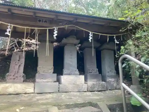 久里浜住吉神社の{uncategorized: "未分類", other: "その他", undefined: "問題あり", building: "その他建物", grave: "お墓", sacred_gate: "鳥居", guardian: "狛犬", statue: "像", buddha: "仏像", history: "歴史", nature: "自然", garden: "庭園", animal: "動物", pagoda: "塔", temizu: "手水舎", mountain_gate: "山門・神門", sanctuary: "本殿・本堂", subordinate: "末社・摂社", art: "芸術", scenery: "景色", jizo: "地蔵", ema: "絵馬", goshuin: "御朱印", omikuji: "おみくじ", items: "授与品その他", amulet: "お守り", goshuincho: "御朱印帳", eats: "食事", festival: "お祭り", votive_dance: "神楽", shichigosan: "七五三参", wedding: "結婚式", experience: "体験その他", initially: "初詣", around: "周辺", anti_infection: "感染症対策"}