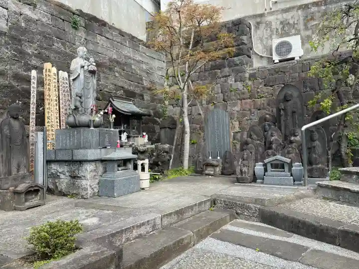 妙清寺の{uncategorized: "未分類", other: "その他", undefined: "問題あり", building: "その他建物", grave: "お墓", sacred_gate: "鳥居", guardian: "狛犬", statue: "像", buddha: "仏像", history: "歴史", nature: "自然", garden: "庭園", animal: "動物", pagoda: "塔", temizu: "手水舎", mountain_gate: "山門・神門", sanctuary: "本殿・本堂", subordinate: "末社・摂社", art: "芸術", scenery: "景色", jizo: "地蔵", ema: "絵馬", goshuin: "御朱印", omikuji: "おみくじ", items: "授与品その他", amulet: "お守り", goshuincho: "御朱印帳", eats: "食事", festival: "お祭り", votive_dance: "神楽", shichigosan: "七五三参", wedding: "結婚式", experience: "体験その他", initially: "初詣", around: "周辺", anti_infection: "感染症対策"}