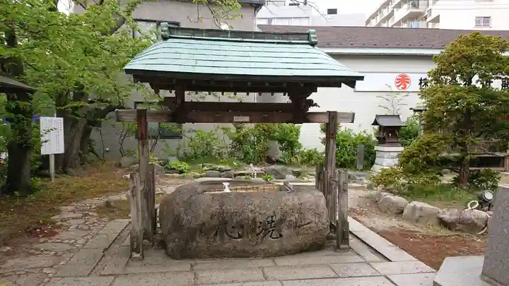 湊稲荷神社の手水舎