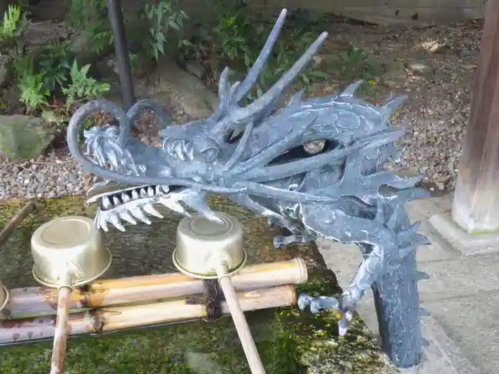 梅宮大社の手水舎