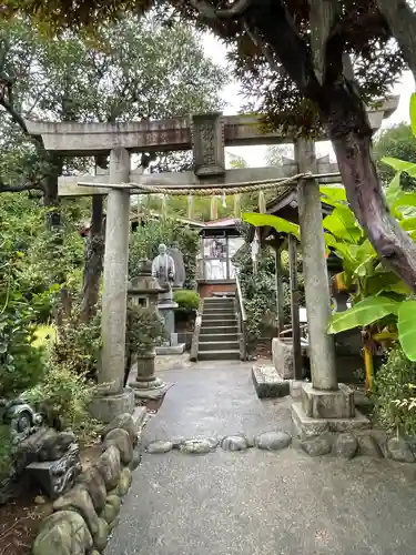 横浜御嶽神社の鳥居