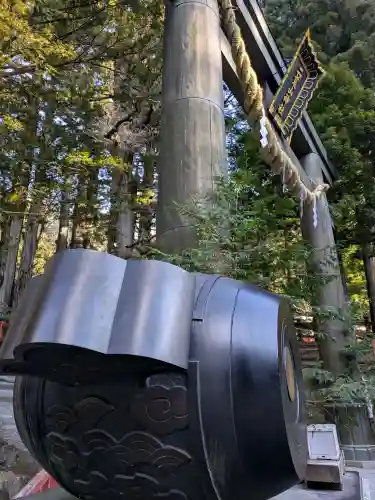 日光二荒山神社の{uncategorized: "未分類", other: "その他", undefined: "問題あり", building: "その他建物", grave: "お墓", sacred_gate: "鳥居", guardian: "狛犬", statue: "像", buddha: "仏像", history: "歴史", nature: "自然", garden: "庭園", animal: "動物", pagoda: "塔", temizu: "手水舎", mountain_gate: "山門・神門", sanctuary: "本殿・本堂", subordinate: "末社・摂社", art: "芸術", scenery: "景色", jizo: "地蔵", ema: "絵馬", goshuin: "御朱印", omikuji: "おみくじ", items: "授与品その他", amulet: "お守り", goshuincho: "御朱印帳", eats: "食事", festival: "お祭り", votive_dance: "神楽", shichigosan: "七五三参", wedding: "結婚式", experience: "体験その他", initially: "初詣", around: "周辺", anti_infection: "感染症対策"}