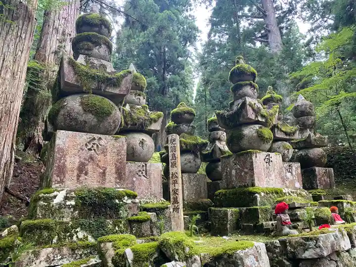 高野山金剛峯寺奥の院(和歌山県)