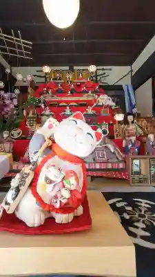 五所駒瀧神社の{uncategorized: "未分類", other: "その他", undefined: "問題あり", building: "その他建物", grave: "お墓", sacred_gate: "鳥居", guardian: "狛犬", statue: "像", buddha: "仏像", history: "歴史", nature: "自然", garden: "庭園", animal: "動物", pagoda: "塔", temizu: "手水舎", mountain_gate: "山門・神門", sanctuary: "本殿・本堂", subordinate: "末社・摂社", art: "芸術", scenery: "景色", jizo: "地蔵", ema: "絵馬", goshuin: "御朱印", omikuji: "おみくじ", items: "授与品その他", amulet: "お守り", goshuincho: "御朱印帳", eats: "食事", festival: "お祭り", votive_dance: "神楽", shichigosan: "七五三参", wedding: "結婚式", experience: "体験その他", initially: "初詣", around: "周辺", anti_infection: "感染症対策"}