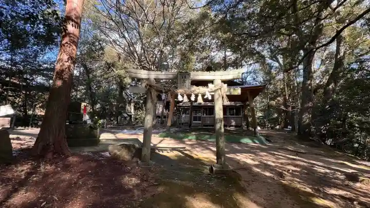 日吉神社の{uncategorized: "未分類", other: "その他", undefined: "問題あり", building: "その他建物", grave: "お墓", sacred_gate: "鳥居", guardian: "狛犬", statue: "像", buddha: "仏像", history: "歴史", nature: "自然", garden: "庭園", animal: "動物", pagoda: "塔", temizu: "手水舎", mountain_gate: "山門・神門", sanctuary: "本殿・本堂", subordinate: "末社・摂社", art: "芸術", scenery: "景色", jizo: "地蔵", ema: "絵馬", goshuin: "御朱印", omikuji: "おみくじ", items: "授与品その他", amulet: "お守り", goshuincho: "御朱印帳", eats: "食事", festival: "お祭り", votive_dance: "神楽", shichigosan: "七五三参", wedding: "結婚式", experience: "体験その他", initially: "初詣", around: "周辺", anti_infection: "感染症対策"}