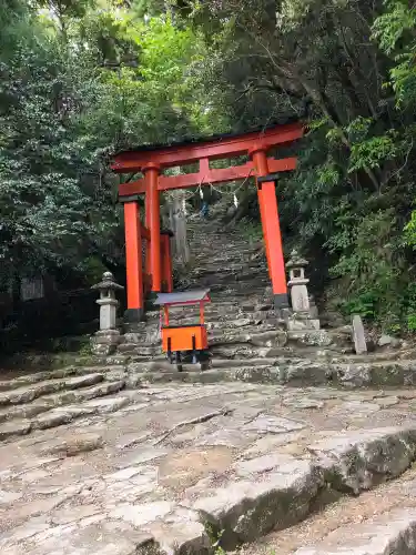神倉神社（熊野速玉大社摂社）の{uncategorized: "未分類", other: "その他", undefined: "問題あり", building: "その他建物", grave: "お墓", sacred_gate: "鳥居", guardian: "狛犬", statue: "像", buddha: "仏像", history: "歴史", nature: "自然", garden: "庭園", animal: "動物", pagoda: "塔", temizu: "手水舎", mountain_gate: "山門・神門", sanctuary: "本殿・本堂", subordinate: "末社・摂社", art: "芸術", scenery: "景色", jizo: "地蔵", ema: "絵馬", goshuin: "御朱印", omikuji: "おみくじ", items: "授与品その他", amulet: "お守り", goshuincho: "御朱印帳", eats: "食事", festival: "お祭り", votive_dance: "神楽", shichigosan: "七五三参", wedding: "結婚式", experience: "体験その他", initially: "初詣", around: "周辺", anti_infection: "感染症対策"}