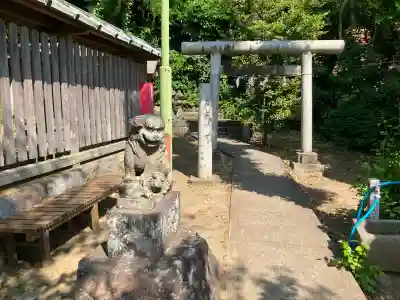 諏訪神社の{uncategorized: "未分類", other: "その他", undefined: "問題あり", building: "その他建物", grave: "お墓", sacred_gate: "鳥居", guardian: "狛犬", statue: "像", buddha: "仏像", history: "歴史", nature: "自然", garden: "庭園", animal: "動物", pagoda: "塔", temizu: "手水舎", mountain_gate: "山門・神門", sanctuary: "本殿・本堂", subordinate: "末社・摂社", art: "芸術", scenery: "景色", jizo: "地蔵", ema: "絵馬", goshuin: "御朱印", omikuji: "おみくじ", items: "授与品その他", amulet: "お守り", goshuincho: "御朱印帳", eats: "食事", festival: "お祭り", votive_dance: "神楽", shichigosan: "七五三参", wedding: "結婚式", experience: "体験その他", initially: "初詣", around: "周辺", anti_infection: "感染症対策"}