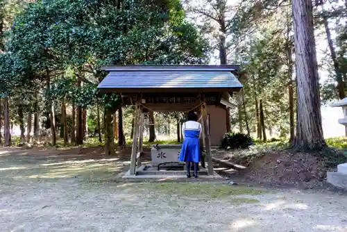 神明社の手水舎
