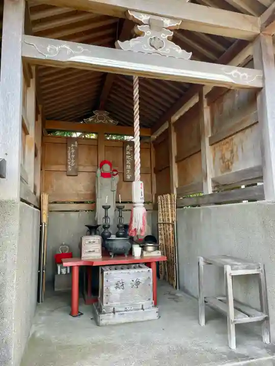 萬藏寺の{uncategorized: "未分類", other: "その他", undefined: "問題あり", building: "その他建物", grave: "お墓", sacred_gate: "鳥居", guardian: "狛犬", statue: "像", buddha: "仏像", history: "歴史", nature: "自然", garden: "庭園", animal: "動物", pagoda: "塔", temizu: "手水舎", mountain_gate: "山門・神門", sanctuary: "本殿・本堂", subordinate: "末社・摂社", art: "芸術", scenery: "景色", jizo: "地蔵", ema: "絵馬", goshuin: "御朱印", omikuji: "おみくじ", items: "授与品その他", amulet: "お守り", goshuincho: "御朱印帳", eats: "食事", festival: "お祭り", votive_dance: "神楽", shichigosan: "七五三参", wedding: "結婚式", experience: "体験その他", initially: "初詣", around: "周辺", anti_infection: "感染症対策"}