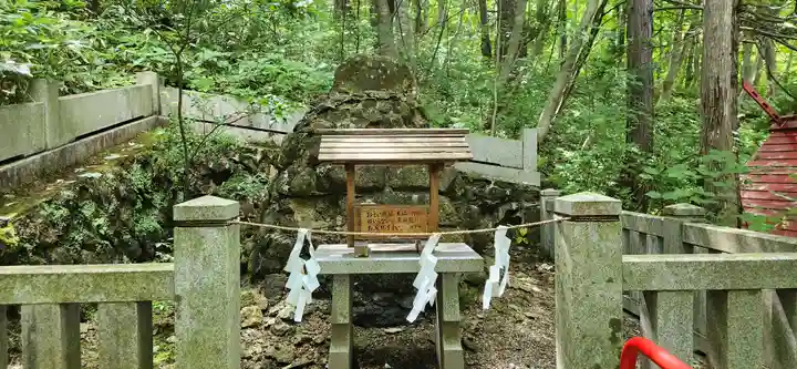 萬蔵稲荷神社の末社・摂社