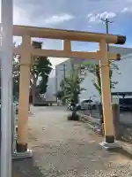 諏訪神社の{uncategorized: "未分類", other: "その他", undefined: "問題あり", building: "その他建物", grave: "お墓", sacred_gate: "鳥居", guardian: "狛犬", statue: "像", buddha: "仏像", history: "歴史", nature: "自然", garden: "庭園", animal: "動物", pagoda: "塔", temizu: "手水舎", mountain_gate: "山門・神門", sanctuary: "本殿・本堂", subordinate: "末社・摂社", art: "芸術", scenery: "景色", jizo: "地蔵", ema: "絵馬", goshuin: "御朱印", omikuji: "おみくじ", items: "授与品その他", amulet: "お守り", goshuincho: "御朱印帳", eats: "食事", festival: "お祭り", votive_dance: "神楽", shichigosan: "七五三参", wedding: "結婚式", experience: "体験その他", initially: "初詣", around: "周辺", anti_infection: "感染症対策"}