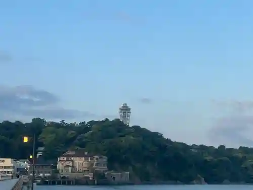 江島神社の{uncategorized: "未分類", other: "その他", undefined: "問題あり", building: "その他建物", grave: "お墓", sacred_gate: "鳥居", guardian: "狛犬", statue: "像", buddha: "仏像", history: "歴史", nature: "自然", garden: "庭園", animal: "動物", pagoda: "塔", temizu: "手水舎", mountain_gate: "山門・神門", sanctuary: "本殿・本堂", subordinate: "末社・摂社", art: "芸術", scenery: "景色", jizo: "地蔵", ema: "絵馬", goshuin: "御朱印", omikuji: "おみくじ", items: "授与品その他", amulet: "お守り", goshuincho: "御朱印帳", eats: "食事", festival: "お祭り", votive_dance: "神楽", shichigosan: "七五三参", wedding: "結婚式", experience: "体験その他", initially: "初詣", around: "周辺", anti_infection: "感染症対策"}
