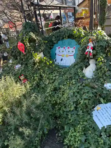 今戸神社の{uncategorized: "未分類", other: "その他", undefined: "問題あり", building: "その他建物", grave: "お墓", sacred_gate: "鳥居", guardian: "狛犬", statue: "像", buddha: "仏像", history: "歴史", nature: "自然", garden: "庭園", animal: "動物", pagoda: "塔", temizu: "手水舎", mountain_gate: "山門・神門", sanctuary: "本殿・本堂", subordinate: "末社・摂社", art: "芸術", scenery: "景色", jizo: "地蔵", ema: "絵馬", goshuin: "御朱印", omikuji: "おみくじ", items: "授与品その他", amulet: "お守り", goshuincho: "御朱印帳", eats: "食事", festival: "お祭り", votive_dance: "神楽", shichigosan: "七五三参", wedding: "結婚式", experience: "体験その他", initially: "初詣", around: "周辺", anti_infection: "感染症対策"}