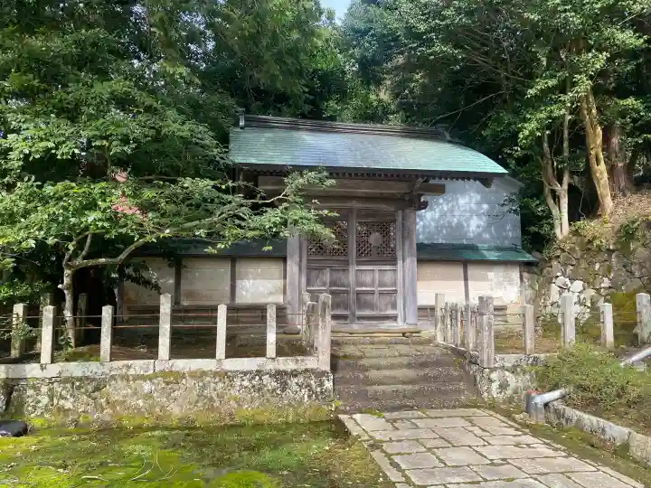 松尾寺の{uncategorized: "未分類", other: "その他", undefined: "問題あり", building: "その他建物", grave: "お墓", sacred_gate: "鳥居", guardian: "狛犬", statue: "像", buddha: "仏像", history: "歴史", nature: "自然", garden: "庭園", animal: "動物", pagoda: "塔", temizu: "手水舎", mountain_gate: "山門・神門", sanctuary: "本殿・本堂", subordinate: "末社・摂社", art: "芸術", scenery: "景色", jizo: "地蔵", ema: "絵馬", goshuin: "御朱印", omikuji: "おみくじ", items: "授与品その他", amulet: "お守り", goshuincho: "御朱印帳", eats: "食事", festival: "お祭り", votive_dance: "神楽", shichigosan: "七五三参", wedding: "結婚式", experience: "体験その他", initially: "初詣", around: "周辺", anti_infection: "感染症対策"}