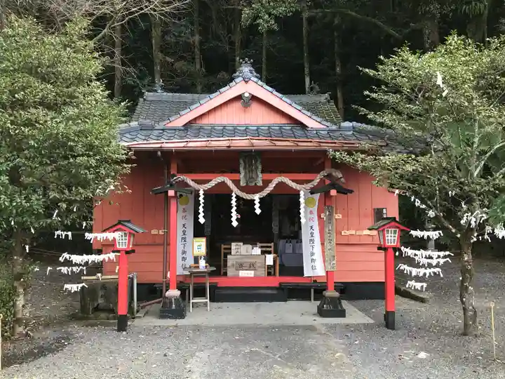 諏訪神社の本殿・本堂