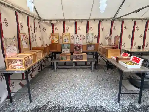 武蔵第六天神社の{uncategorized: "未分類", other: "その他", undefined: "問題あり", building: "その他建物", grave: "お墓", sacred_gate: "鳥居", guardian: "狛犬", statue: "像", buddha: "仏像", history: "歴史", nature: "自然", garden: "庭園", animal: "動物", pagoda: "塔", temizu: "手水舎", mountain_gate: "山門・神門", sanctuary: "本殿・本堂", subordinate: "末社・摂社", art: "芸術", scenery: "景色", jizo: "地蔵", ema: "絵馬", goshuin: "御朱印", omikuji: "おみくじ", items: "授与品その他", amulet: "お守り", goshuincho: "御朱印帳", eats: "食事", festival: "お祭り", votive_dance: "神楽", shichigosan: "七五三参", wedding: "結婚式", experience: "体験その他", initially: "初詣", around: "周辺", anti_infection: "感染症対策"}