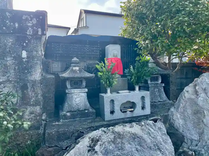 宝福寺の{uncategorized: "未分類", other: "その他", undefined: "問題あり", building: "その他建物", grave: "お墓", sacred_gate: "鳥居", guardian: "狛犬", statue: "像", buddha: "仏像", history: "歴史", nature: "自然", garden: "庭園", animal: "動物", pagoda: "塔", temizu: "手水舎", mountain_gate: "山門・神門", sanctuary: "本殿・本堂", subordinate: "末社・摂社", art: "芸術", scenery: "景色", jizo: "地蔵", ema: "絵馬", goshuin: "御朱印", omikuji: "おみくじ", items: "授与品その他", amulet: "お守り", goshuincho: "御朱印帳", eats: "食事", festival: "お祭り", votive_dance: "神楽", shichigosan: "七五三参", wedding: "結婚式", experience: "体験その他", initially: "初詣", around: "周辺", anti_infection: "感染症対策"}