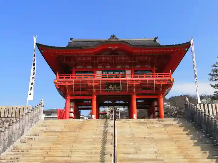 成田山名古屋別院大聖寺(犬山成田山)の山門・神門