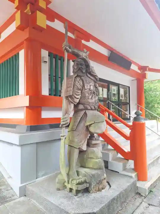 熊野速玉大社の{uncategorized: "未分類", other: "その他", undefined: "問題あり", building: "その他建物", grave: "お墓", sacred_gate: "鳥居", guardian: "狛犬", statue: "像", buddha: "仏像", history: "歴史", nature: "自然", garden: "庭園", animal: "動物", pagoda: "塔", temizu: "手水舎", mountain_gate: "山門・神門", sanctuary: "本殿・本堂", subordinate: "末社・摂社", art: "芸術", scenery: "景色", jizo: "地蔵", ema: "絵馬", goshuin: "御朱印", omikuji: "おみくじ", items: "授与品その他", amulet: "お守り", goshuincho: "御朱印帳", eats: "食事", festival: "お祭り", votive_dance: "神楽", shichigosan: "七五三参", wedding: "結婚式", experience: "体験その他", initially: "初詣", around: "周辺", anti_infection: "感染症対策"}