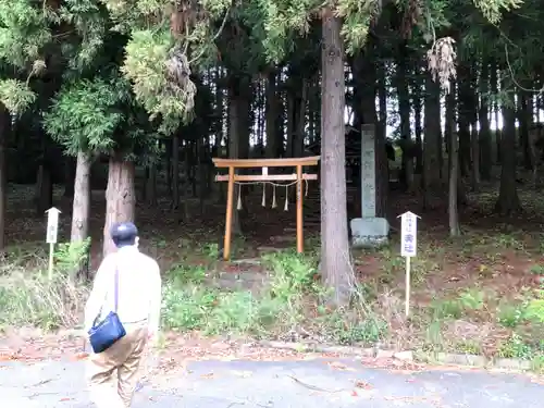 阿禮神社奧宮の鳥居