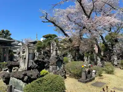 明治寺の{uncategorized: "未分類", other: "その他", undefined: "問題あり", building: "その他建物", grave: "お墓", sacred_gate: "鳥居", guardian: "狛犬", statue: "像", buddha: "仏像", history: "歴史", nature: "自然", garden: "庭園", animal: "動物", pagoda: "塔", temizu: "手水舎", mountain_gate: "山門・神門", sanctuary: "本殿・本堂", subordinate: "末社・摂社", art: "芸術", scenery: "景色", jizo: "地蔵", ema: "絵馬", goshuin: "御朱印", omikuji: "おみくじ", items: "授与品その他", amulet: "お守り", goshuincho: "御朱印帳", eats: "食事", festival: "お祭り", votive_dance: "神楽", shichigosan: "七五三参", wedding: "結婚式", experience: "体験その他", initially: "初詣", around: "周辺", anti_infection: "感染症対策"}
