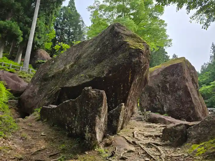 岩屋神社(妙見神社 祖師野八幡宮摂社)(岐阜県)