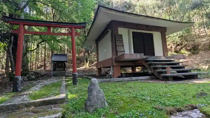 安楽寺釈迦堂の{uncategorized: "未分類", other: "その他", undefined: "問題あり", building: "その他建物", grave: "お墓", sacred_gate: "鳥居", guardian: "狛犬", statue: "像", buddha: "仏像", history: "歴史", nature: "自然", garden: "庭園", animal: "動物", pagoda: "塔", temizu: "手水舎", mountain_gate: "山門・神門", sanctuary: "本殿・本堂", subordinate: "末社・摂社", art: "芸術", scenery: "景色", jizo: "地蔵", ema: "絵馬", goshuin: "御朱印", omikuji: "おみくじ", items: "授与品その他", amulet: "お守り", goshuincho: "御朱印帳", eats: "食事", festival: "お祭り", votive_dance: "神楽", shichigosan: "七五三参", wedding: "結婚式", experience: "体験その他", initially: "初詣", around: "周辺", anti_infection: "感染症対策"}