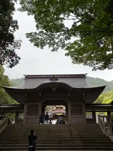 彌彦神社の{uncategorized: "未分類", other: "その他", undefined: "問題あり", building: "その他建物", grave: "お墓", sacred_gate: "鳥居", guardian: "狛犬", statue: "像", buddha: "仏像", history: "歴史", nature: "自然", garden: "庭園", animal: "動物", pagoda: "塔", temizu: "手水舎", mountain_gate: "山門・神門", sanctuary: "本殿・本堂", subordinate: "末社・摂社", art: "芸術", scenery: "景色", jizo: "地蔵", ema: "絵馬", goshuin: "御朱印", omikuji: "おみくじ", items: "授与品その他", amulet: "お守り", goshuincho: "御朱印帳", eats: "食事", festival: "お祭り", votive_dance: "神楽", shichigosan: "七五三参", wedding: "結婚式", experience: "体験その他", initially: "初詣", around: "周辺", anti_infection: "感染症対策"}