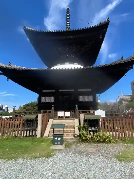 愛染堂勝鬘院の塔