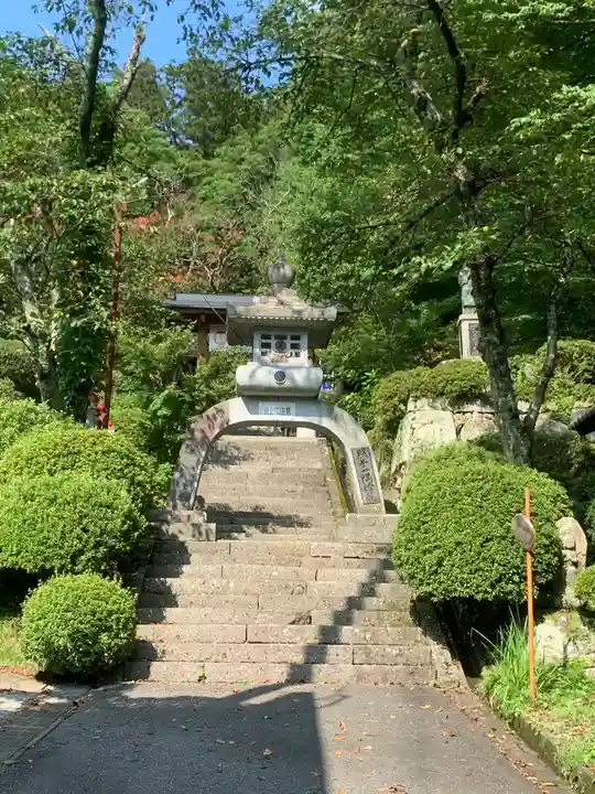 岩角山 岩角寺の山門・神門
