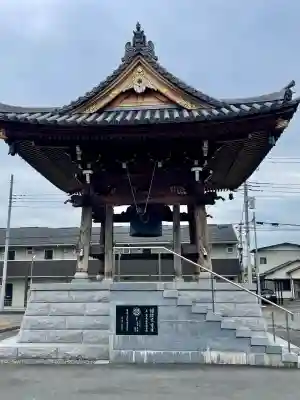 九品寺の{uncategorized: "未分類", other: "その他", undefined: "問題あり", building: "その他建物", grave: "お墓", sacred_gate: "鳥居", guardian: "狛犬", statue: "像", buddha: "仏像", history: "歴史", nature: "自然", garden: "庭園", animal: "動物", pagoda: "塔", temizu: "手水舎", mountain_gate: "山門・神門", sanctuary: "本殿・本堂", subordinate: "末社・摂社", art: "芸術", scenery: "景色", jizo: "地蔵", ema: "絵馬", goshuin: "御朱印", omikuji: "おみくじ", items: "授与品その他", amulet: "お守り", goshuincho: "御朱印帳", eats: "食事", festival: "お祭り", votive_dance: "神楽", shichigosan: "七五三参", wedding: "結婚式", experience: "体験その他", initially: "初詣", around: "周辺", anti_infection: "感染症対策"}