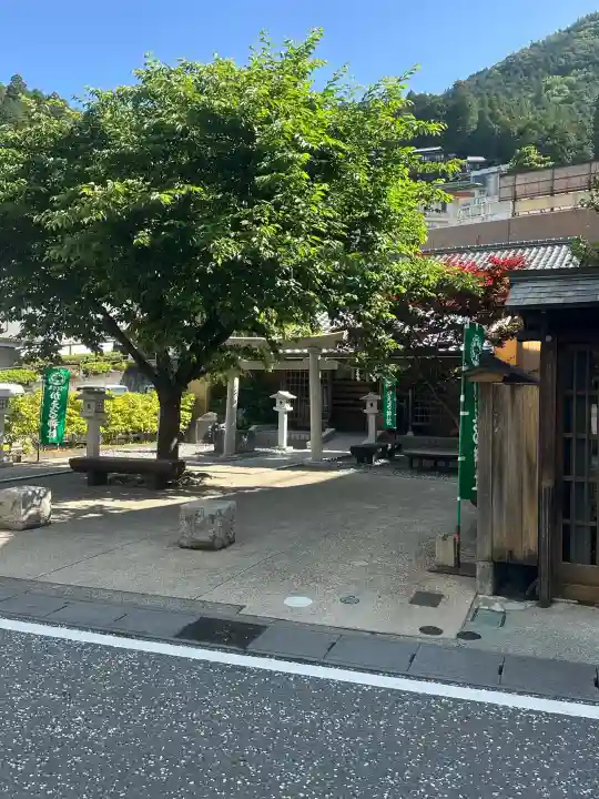 加恵瑠神社の{uncategorized: "未分類", other: "その他", undefined: "問題あり", building: "その他建物", grave: "お墓", sacred_gate: "鳥居", guardian: "狛犬", statue: "像", buddha: "仏像", history: "歴史", nature: "自然", garden: "庭園", animal: "動物", pagoda: "塔", temizu: "手水舎", mountain_gate: "山門・神門", sanctuary: "本殿・本堂", subordinate: "末社・摂社", art: "芸術", scenery: "景色", jizo: "地蔵", ema: "絵馬", goshuin: "御朱印", omikuji: "おみくじ", items: "授与品その他", amulet: "お守り", goshuincho: "御朱印帳", eats: "食事", festival: "お祭り", votive_dance: "神楽", shichigosan: "七五三参", wedding: "結婚式", experience: "体験その他", initially: "初詣", around: "周辺", anti_infection: "感染症対策"}