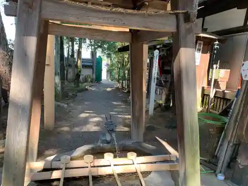 大神教本院の手水舎