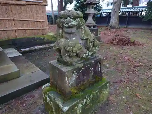 守りの神　藤基神社の狛犬