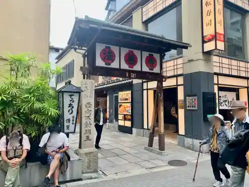 法善寺の山門