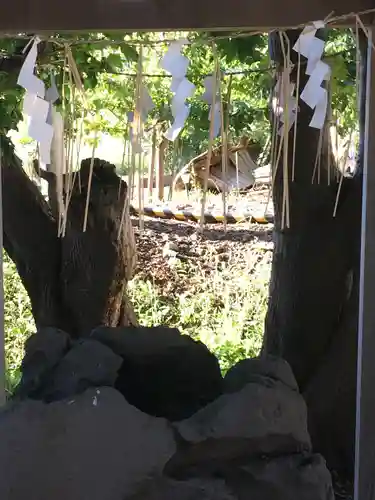 泊稲荷神社の手水舎