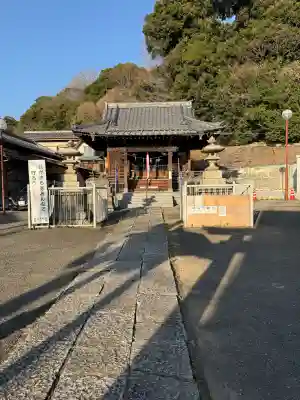 本町稲荷神社の{uncategorized: "未分類", other: "その他", undefined: "問題あり", building: "その他建物", grave: "お墓", sacred_gate: "鳥居", guardian: "狛犬", statue: "像", buddha: "仏像", history: "歴史", nature: "自然", garden: "庭園", animal: "動物", pagoda: "塔", temizu: "手水舎", mountain_gate: "山門・神門", sanctuary: "本殿・本堂", subordinate: "末社・摂社", art: "芸術", scenery: "景色", jizo: "地蔵", ema: "絵馬", goshuin: "御朱印", omikuji: "おみくじ", items: "授与品その他", amulet: "お守り", goshuincho: "御朱印帳", eats: "食事", festival: "お祭り", votive_dance: "神楽", shichigosan: "七五三参", wedding: "結婚式", experience: "体験その他", initially: "初詣", around: "周辺", anti_infection: "感染症対策"}
