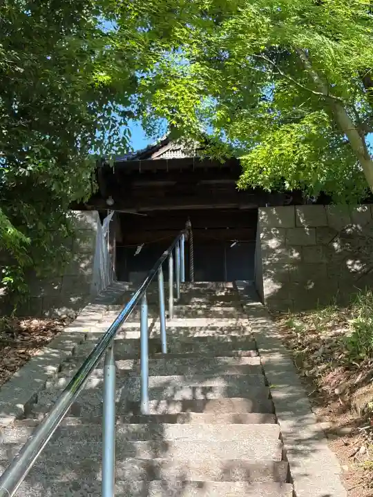 下曽根荒神社の{uncategorized: "未分類", other: "その他", undefined: "問題あり", building: "その他建物", grave: "お墓", sacred_gate: "鳥居", guardian: "狛犬", statue: "像", buddha: "仏像", history: "歴史", nature: "自然", garden: "庭園", animal: "動物", pagoda: "塔", temizu: "手水舎", mountain_gate: "山門・神門", sanctuary: "本殿・本堂", subordinate: "末社・摂社", art: "芸術", scenery: "景色", jizo: "地蔵", ema: "絵馬", goshuin: "御朱印", omikuji: "おみくじ", items: "授与品その他", amulet: "お守り", goshuincho: "御朱印帳", eats: "食事", festival: "お祭り", votive_dance: "神楽", shichigosan: "七五三参", wedding: "結婚式", experience: "体験その他", initially: "初詣", around: "周辺", anti_infection: "感染症対策"}